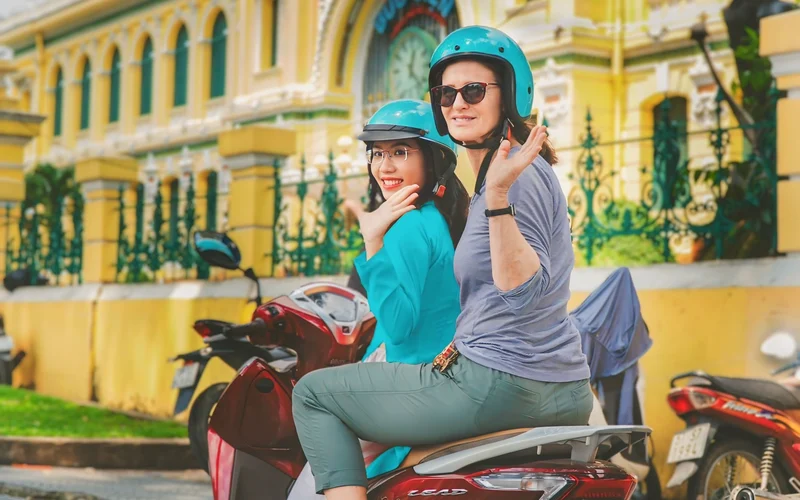 Scooter Female Ridder | Ho Chi Minh City Highlight & Hidden Gems