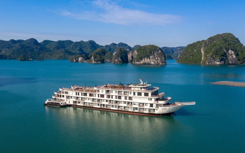 Ambassador 2D1N Cruise: Ha Long Bay, Sung Sot, Ti Top