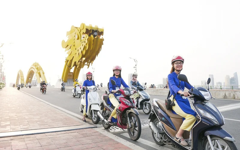 Da Nang City Tour with Aodai Rider