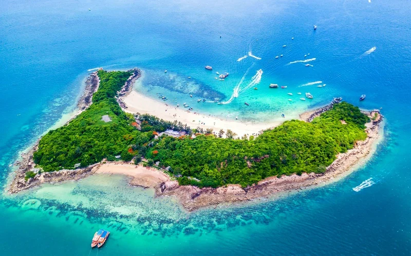 Pattaya island: Koh Larn and Koh Sak Day Trip with Water Activities