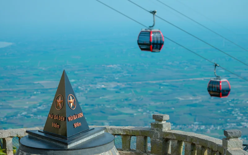Cu Chi Tunnels, Cao Dai & Black Virgin Mountain Day Tour from HCM