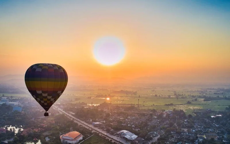 Featured tour with 22 reviews: Sunrise Hot Air Balloon Flight with Champagne and Spa Package by Fah Lanna in Chiang Mai