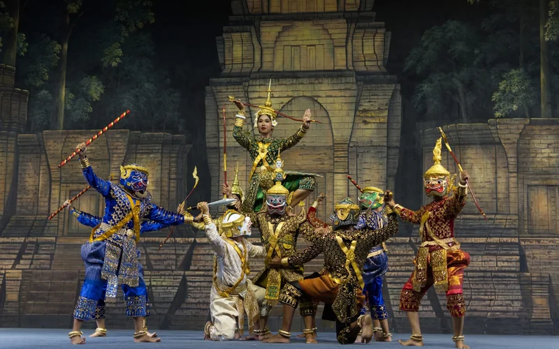 Royal Theater: Apsara Dance Show, Buffet Dinner and Tuk-Tuk Transfer
