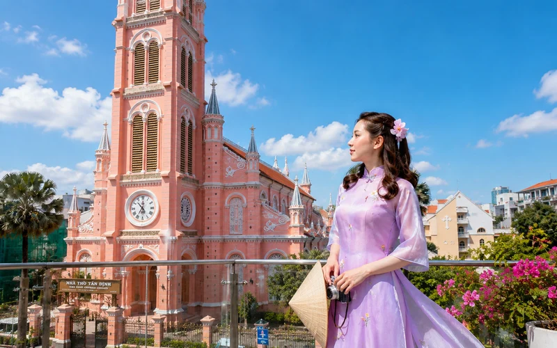 Ao Dai Experience with Iconic Instagram Tour in Saigon