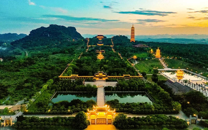 Ninh Binh Bai Dinh Pagoda Night Cultural Tour