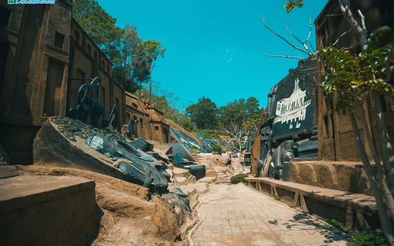 Clay Sculpture Tunnel Admission Ticket in Da Lat