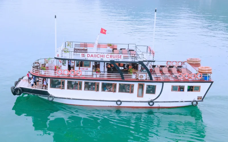 Daiichi Day Cruise: Lan Ha Bay & Viet Hai Village by Klook from 26 USD