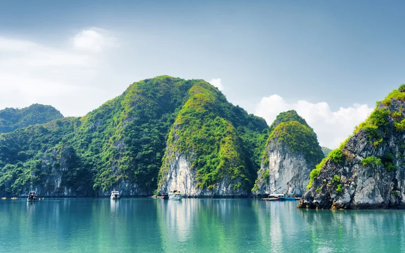 Thang Loi Day Cruise: Ha Long Bay, Sung Sot, Ti Top