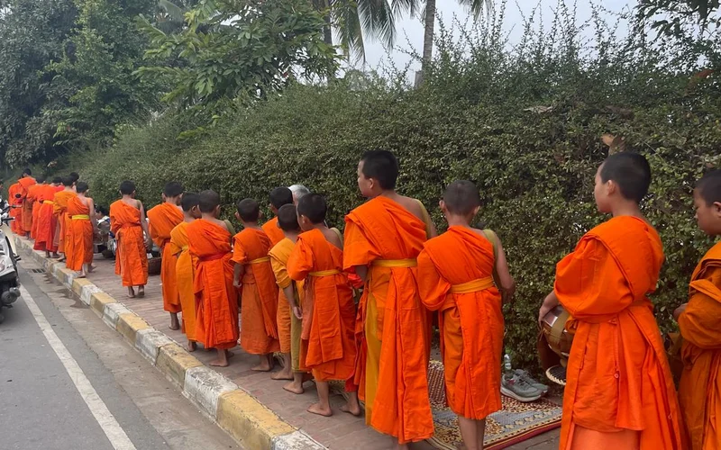 Duration range for Kuang Si Falls from Luang Prabang from 2 hours 30 minutes to 9 hours Duration range for Kuang Si Falls from Luang Prabang from 2 hours 30 minutes to 9 hours