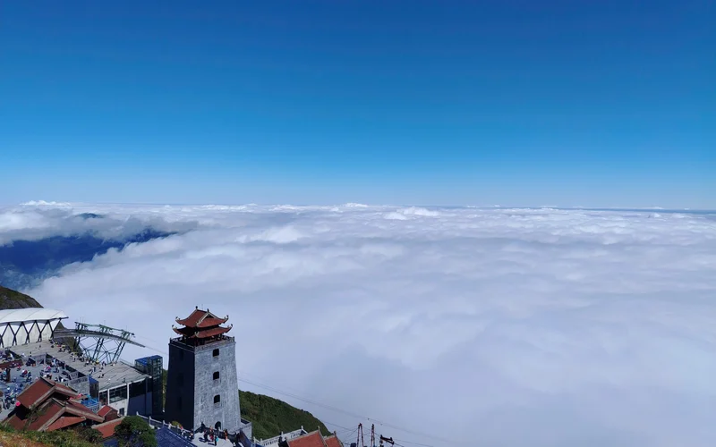 Sapa Cat Cat Village & Fansipan Cable Car 2-Day Trekking Tour