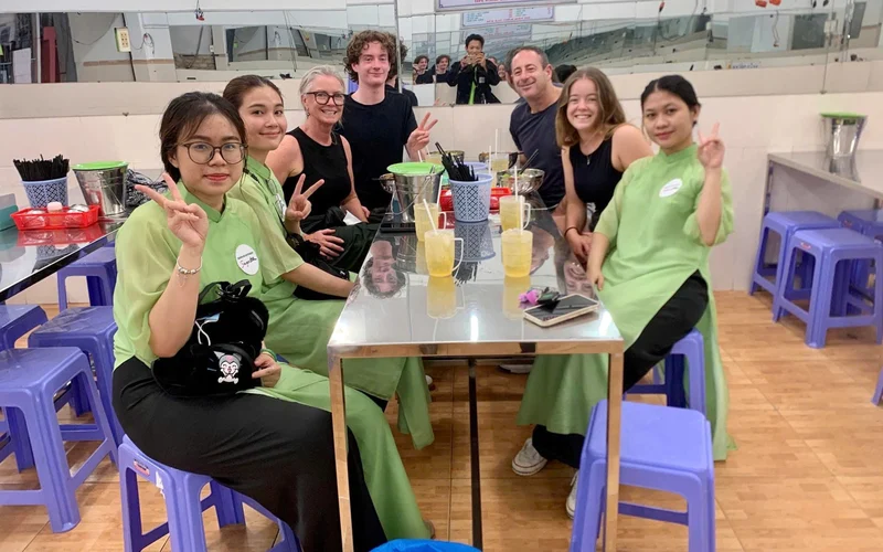 Ho Chi Minh City: Walking Street Food Tour with 12 Local Tastings
