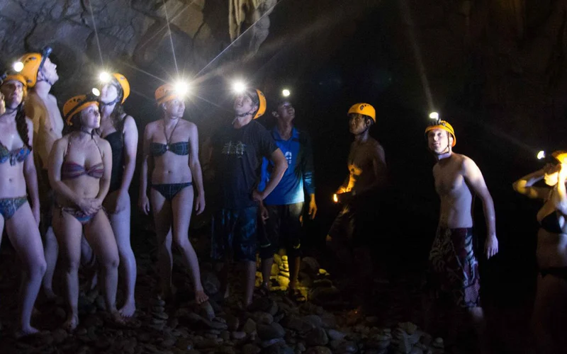Tham Xang and Tham Nam Cave Experience