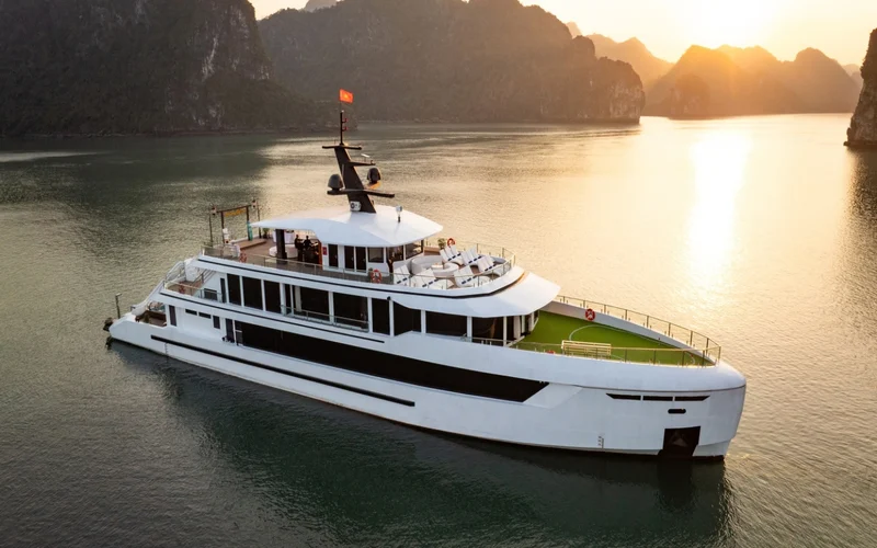 Hera Luxury Day Cruise: Ha Long Bay & Lan Ha Bay Tour