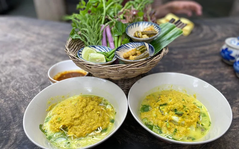 Featured tour with 35 reviews: Phnom Penh Evening Food & Beer Small Group Tour
