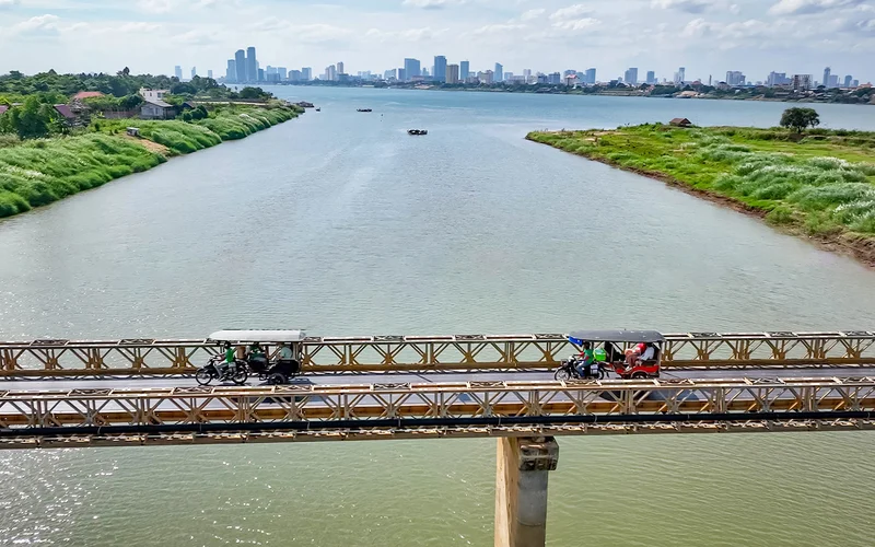 Featured tour with 20 reviews: Phnom Penh to Silk Island Tour by Tuk-Tuk