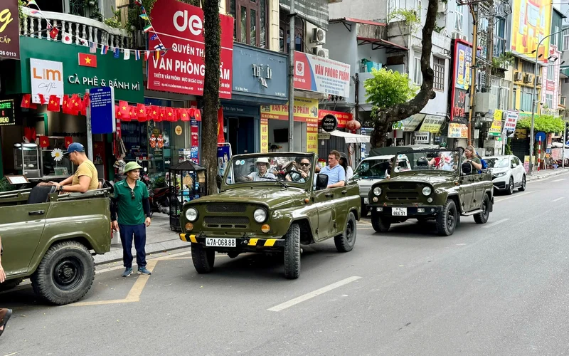 The Inside Hanoi – Half Day Jeep Tour