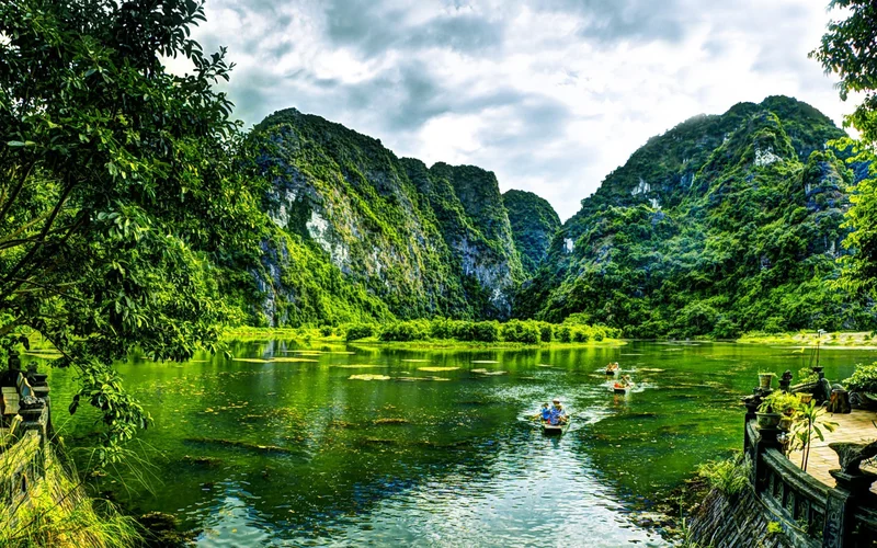 Best of Ninh Binh Tour: Hoa Lu, Bai Dinh, Trang An/Tam Coc, Mua Cave by Klook from 43 USD