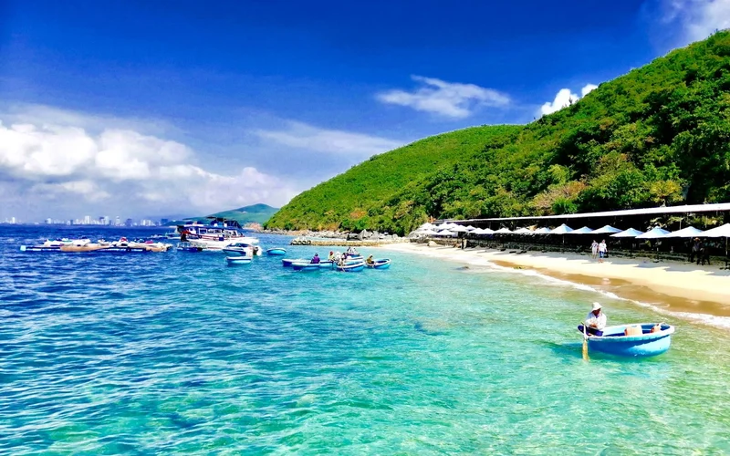 Nha Trang 3 Islands Hopping Tour with Sea Walking by Speed Boat