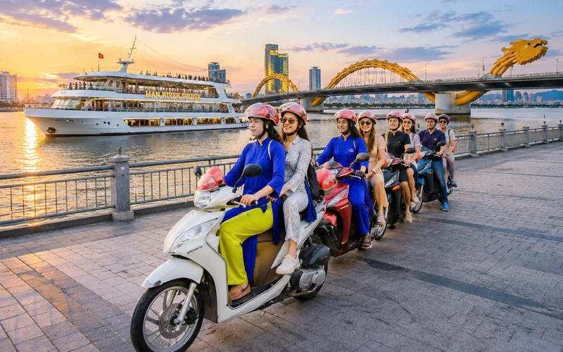 Da Nang City Private Tour and Han Cruise by Night with Aodai Rider