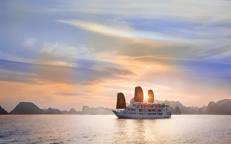 Hera Grand Luxury 2D1N Cruise: Ha Long Bay with Sung Sot & Ti Top
