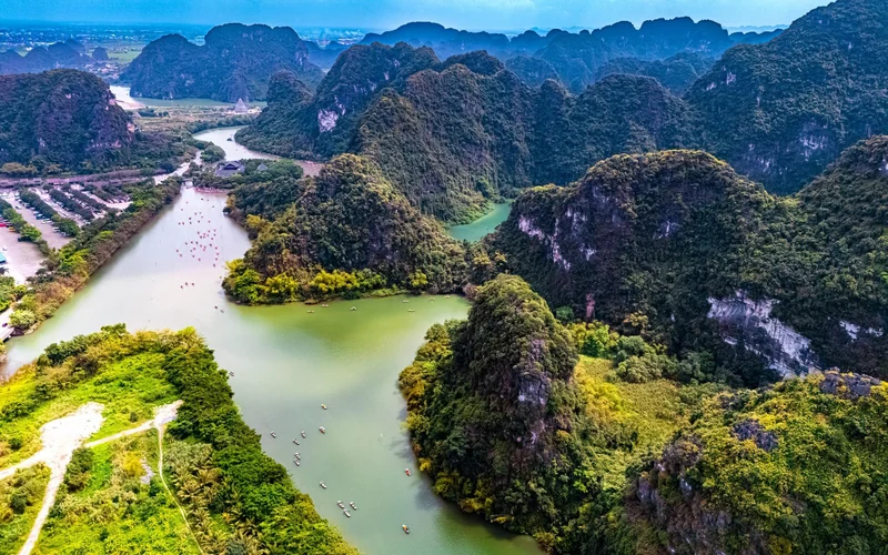 Hanoi Trang An & Bai Dinh Pagoda Full-Day River Tour