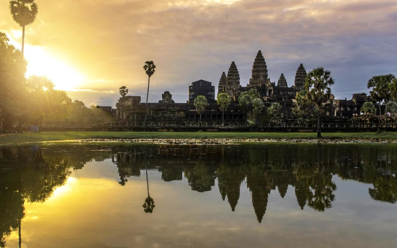 Siem Reap Angkor Wat & Floating Village Private Full-Day Tour