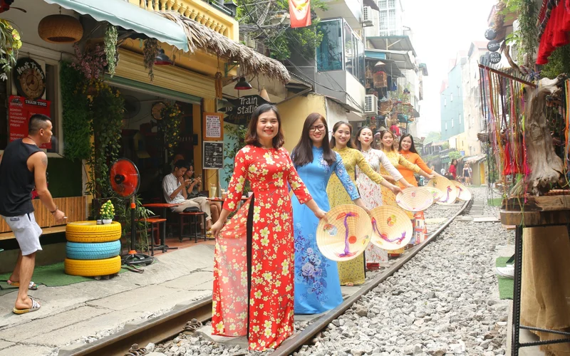 Hanoi Instagram Private Tour by Motorbike or Car