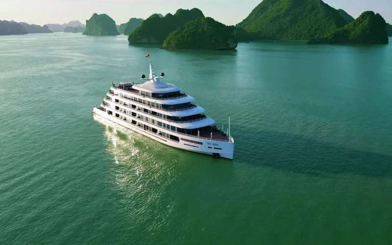Featured tour with 30 reviews: Catherine 2D1N Cruise: Ha Long Bay with Sung Sot & Ti Top