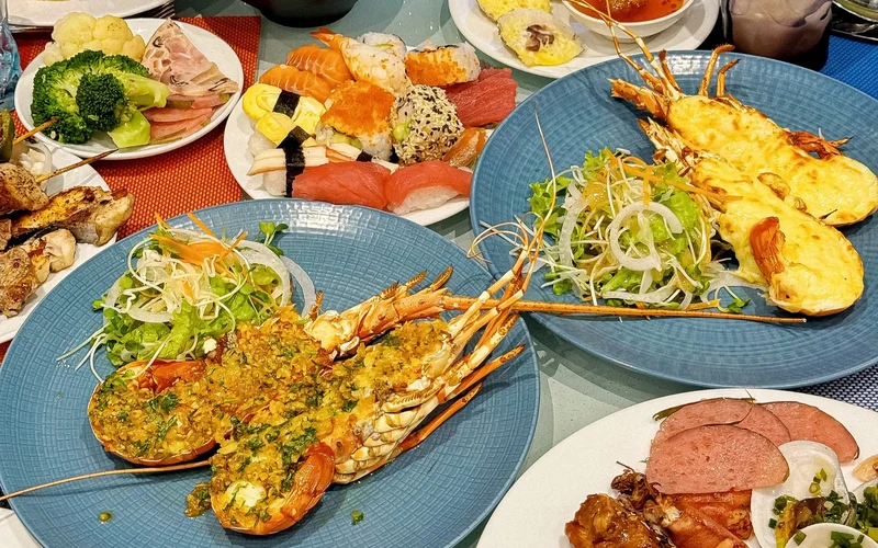 Seafood Buffet Dinner in Novotel Nha Trang