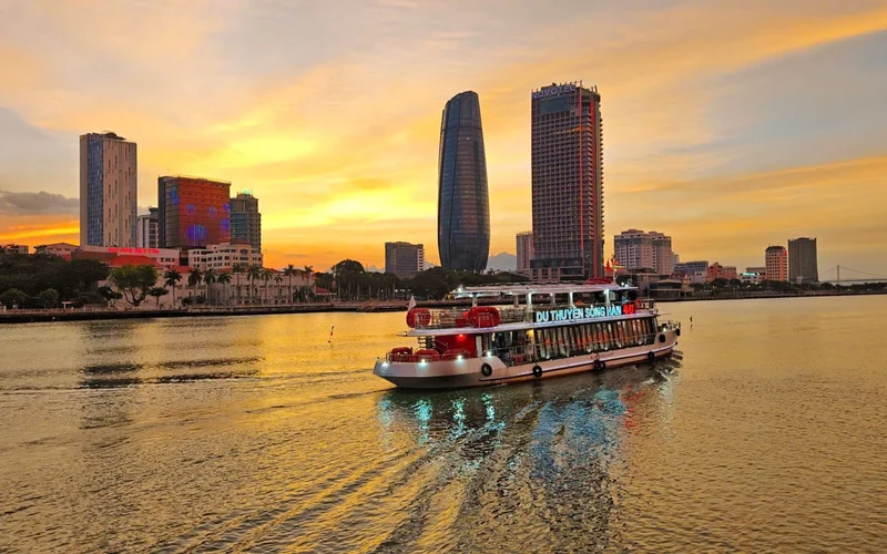 Featured tour with 3 reviews: Afternoon Tea Experience on Han River Da Nang with 4U Cruise