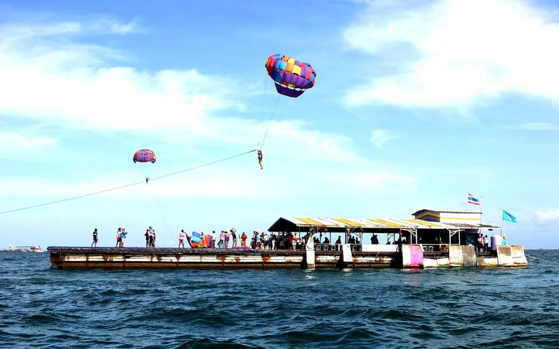 Pattaya Parasailing 360 degree view coastline Experience