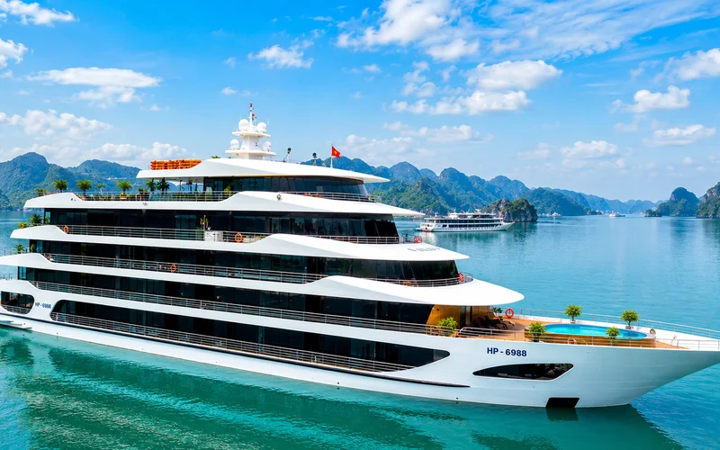 Featured tour with 11 reviews: Halora 2D1N Luxury Cruise: Ha Long Bay & Lan Ha Bay Tour
