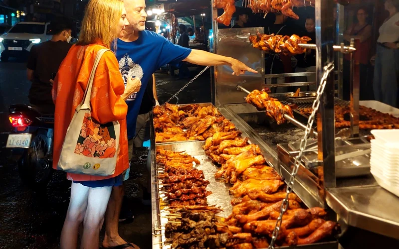 Phnom Penh 7 Stops Street Food Small Group Tour