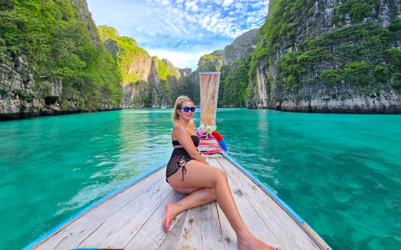 Phi Phi: Private Longtail Boat to Maya Bay & Lagoon with Snorkel