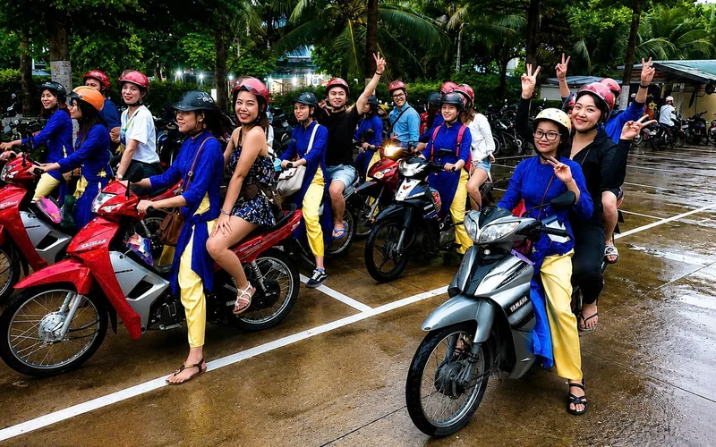 Da Nang Ao Dai Rider Street Food Half-Day Tour