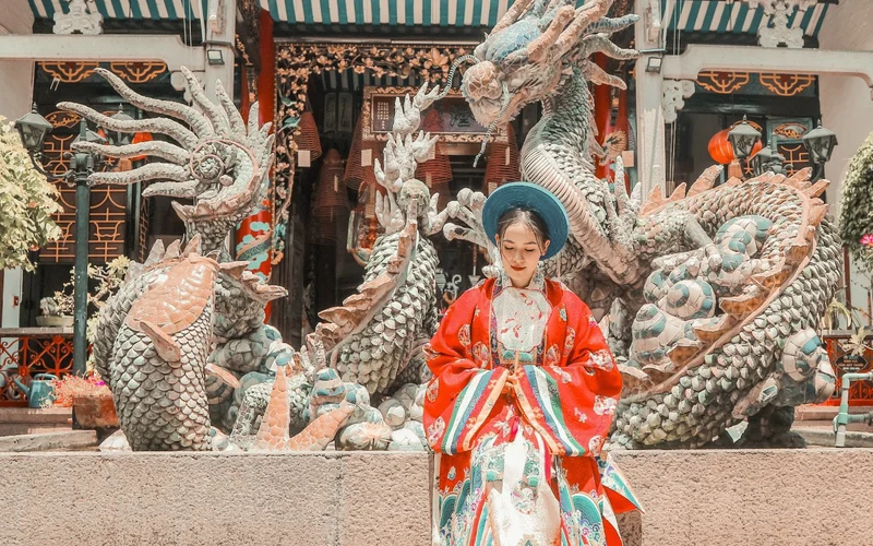 Featured tour with 99 reviews: Vietnamese Traditional Ao Dai Rental & Photoshoot Tour in Hoi An