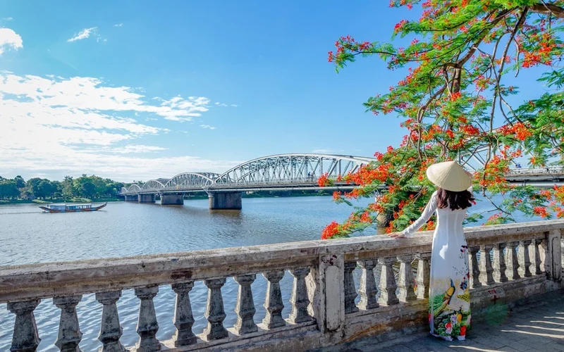 Featured tour with 55 reviews: Afternoon Tea Perfume River Sunset Cruise Experience in Hue City