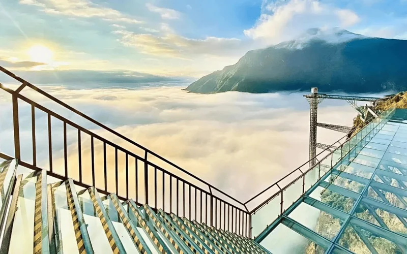 Sapa Glass Bridge, Cat Cat Village & Moana Instagram Day Tour