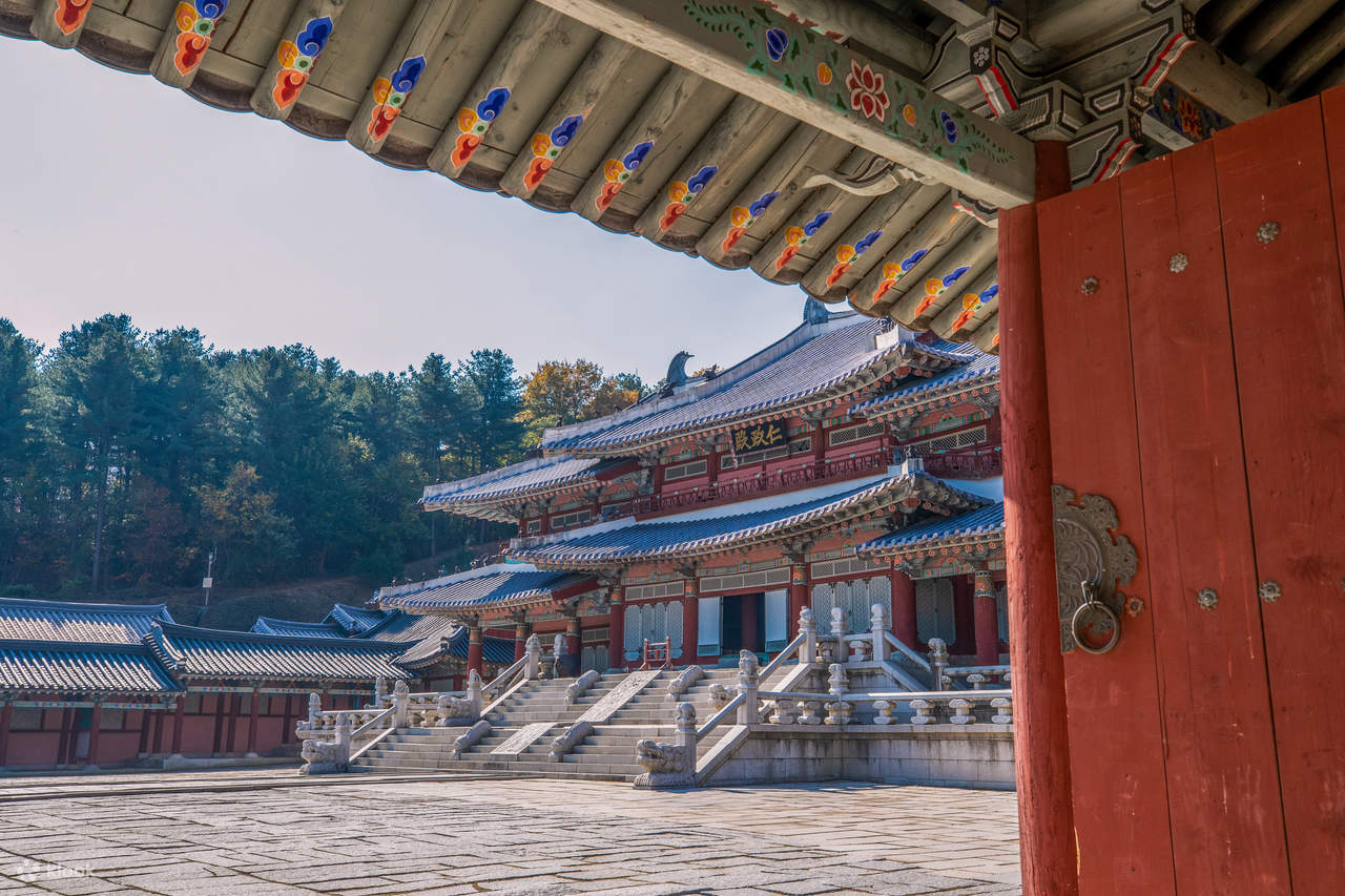 LED display at Sungnyemun Gate during BTS The City Arirang Seoul festival