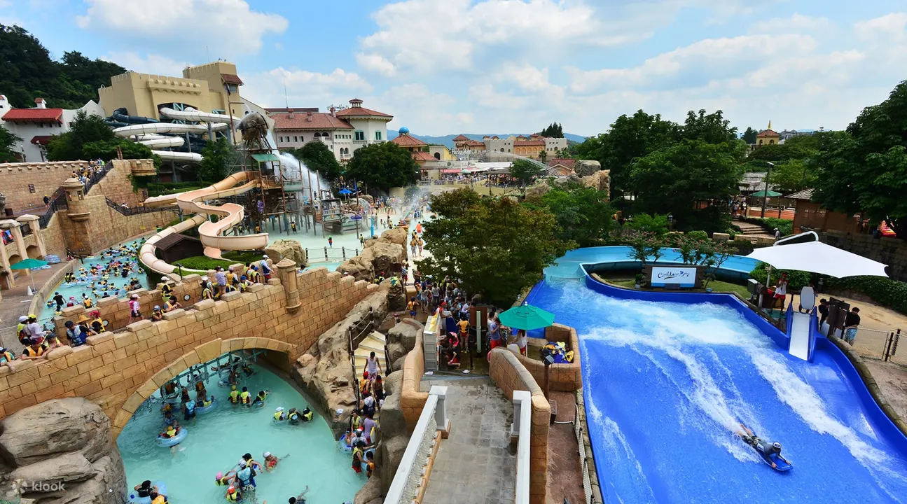 Shuttle bus transfer between Seoul, Everland, and Caribbean Bay (2)