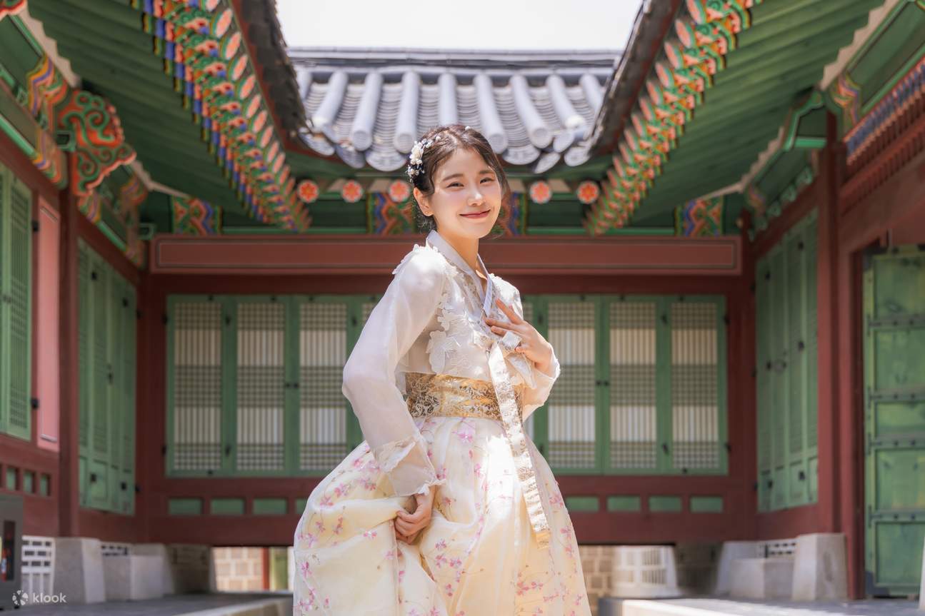 旅客穿韓服在景福宮活動的實際畫面