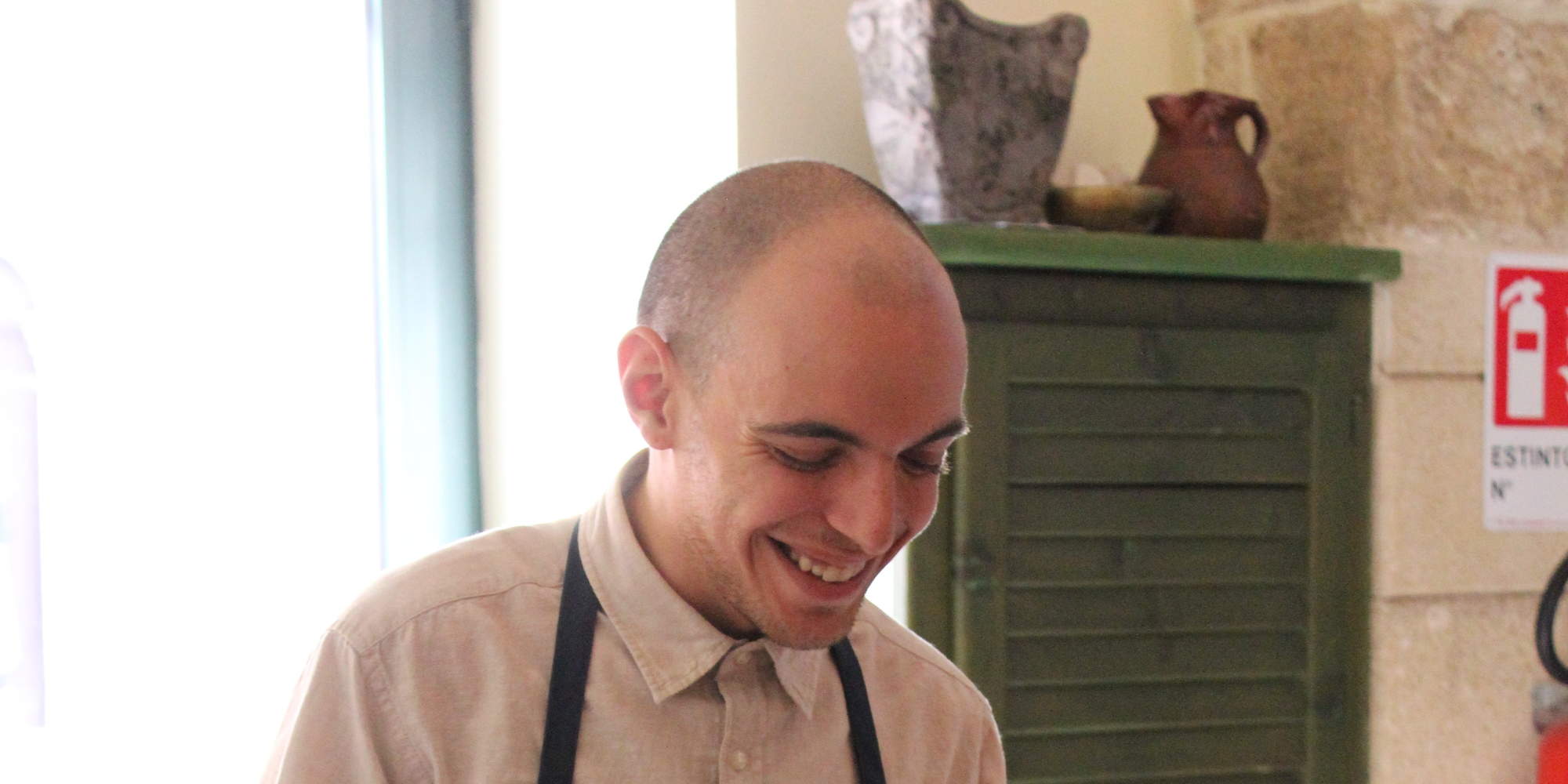 풀리아 요리 강습 - 다니엘레가 오레키에테 만드는 법을 보여줍니다.