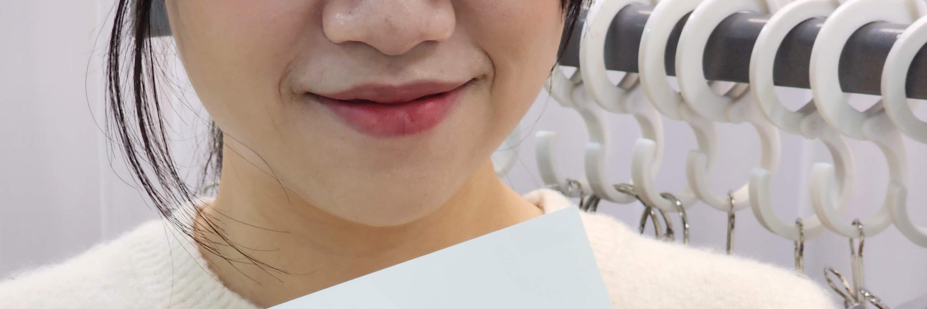 컬러 분석 후, 현장에서 나만의 립스틱 색상을 맞춤 제작할 수 있습니다. 당신에게 가장 잘 어울리는 색상에 완벽하게 맞춰드립니다.