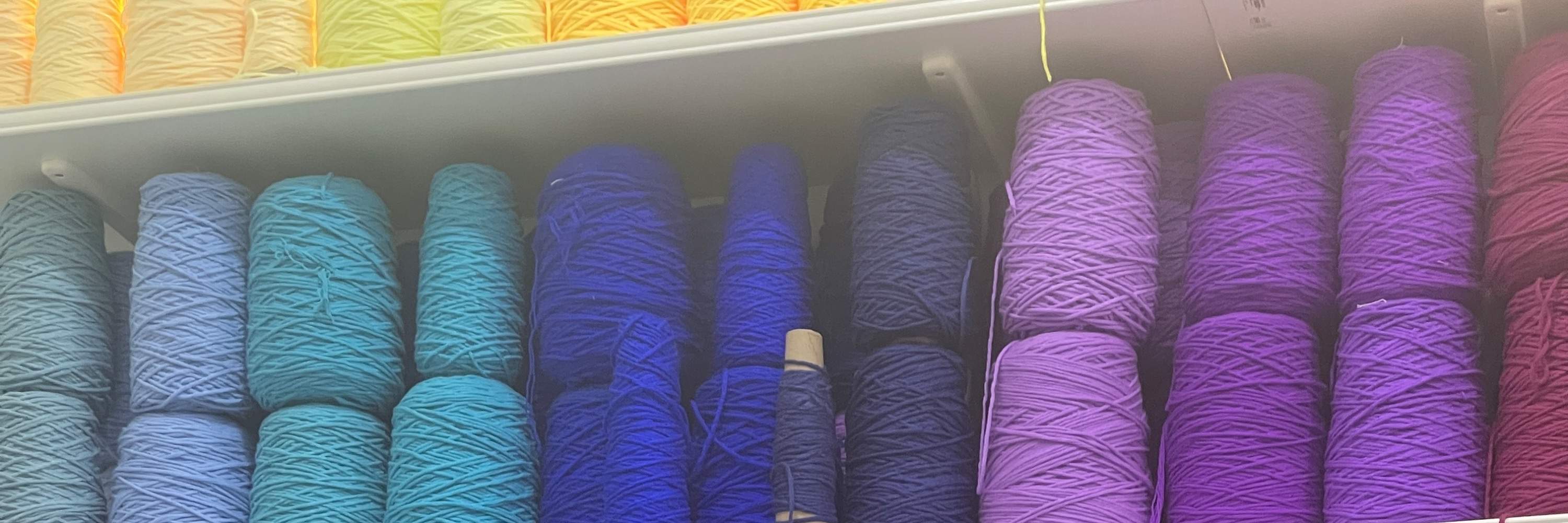 Workshop di letti per animali domestici fatti a mano con filato di velluto a Singapore