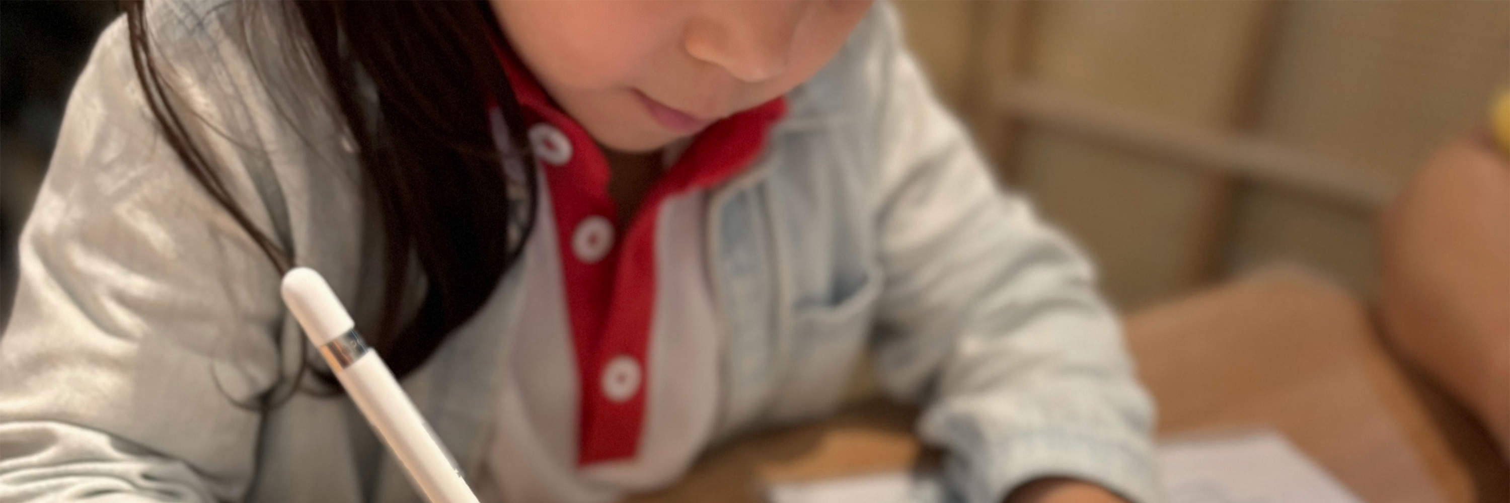 从五款时尚包款中选择，打造你的专属设计划布。