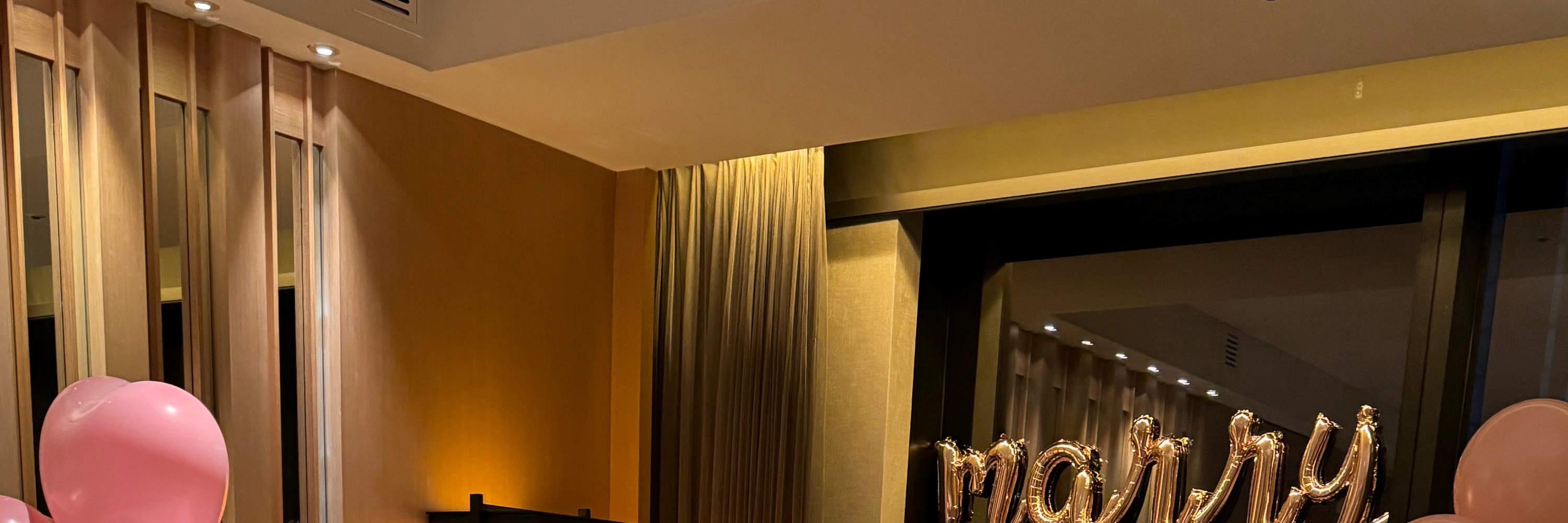 Looking for the most luxurious flower setup Premium covers it all at once