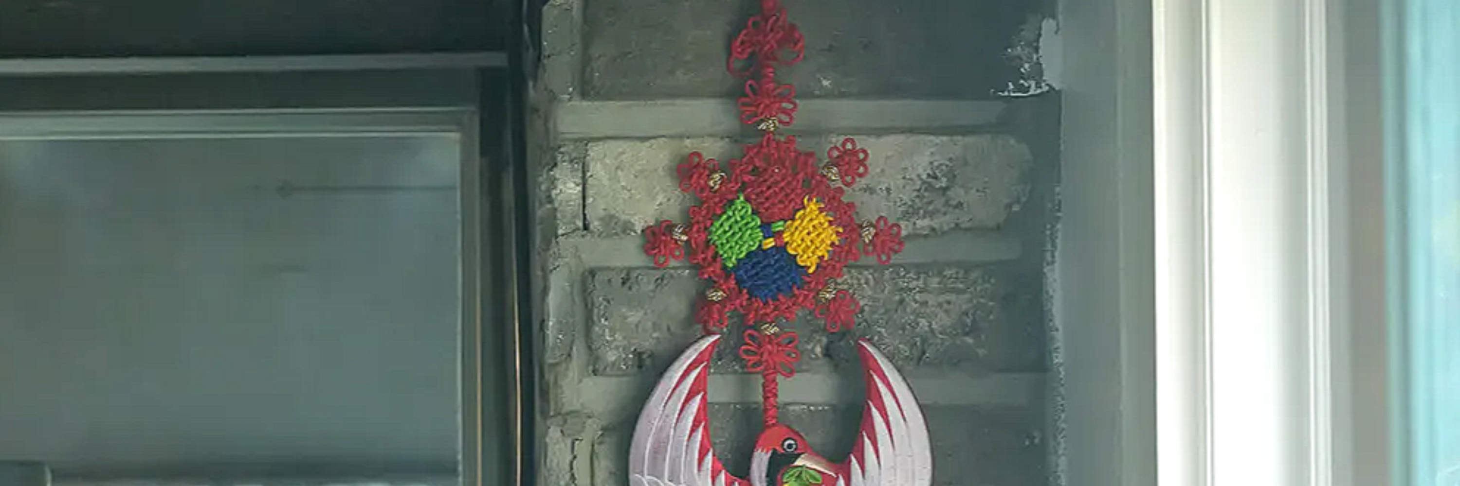 “鹤是象征长寿的十种动物（十长生）之一，在古代宫廷中备受珍视，象征着优雅和长寿。”