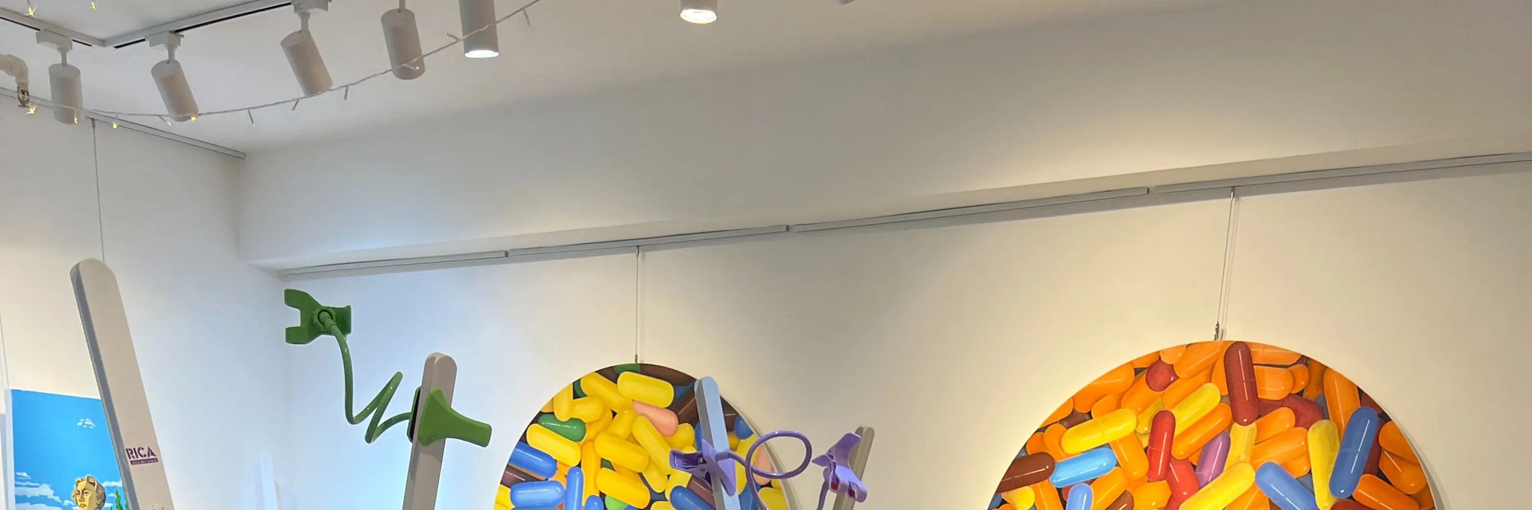 Rica Art Space - 压克力艺术创作坊｜肌理绘画工作坊｜Art & Wine｜湾仔