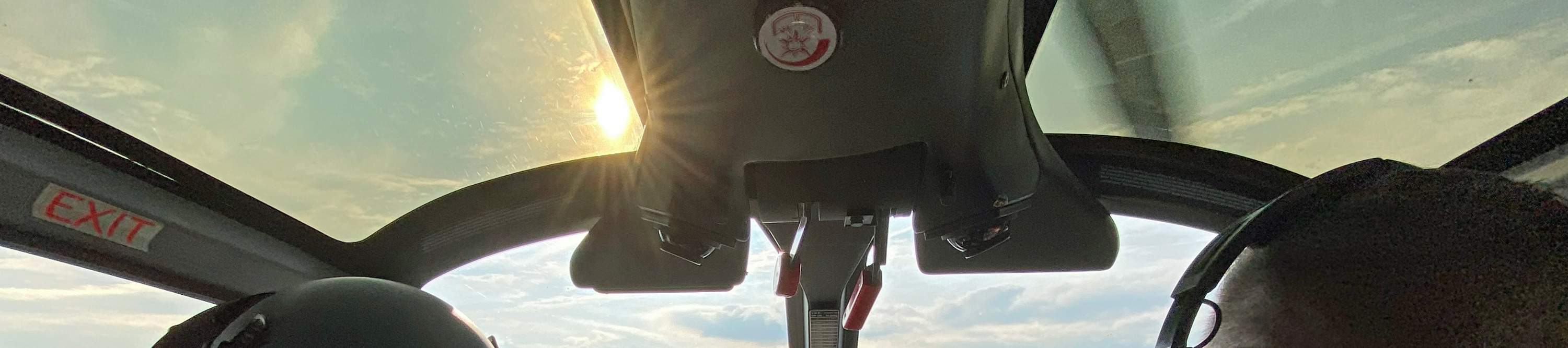 ヘリコプターフライトのパイロットとガイド