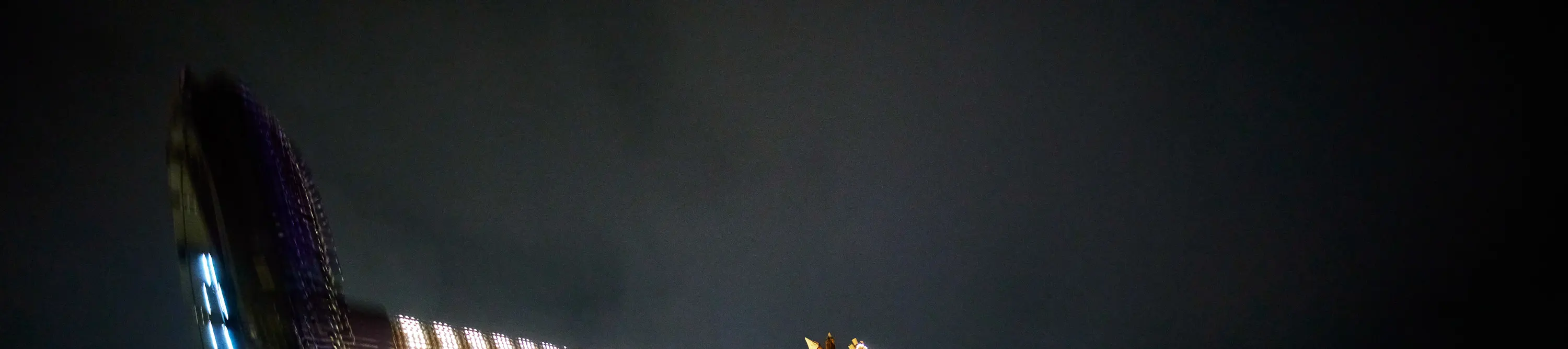 巨型秋千夜景